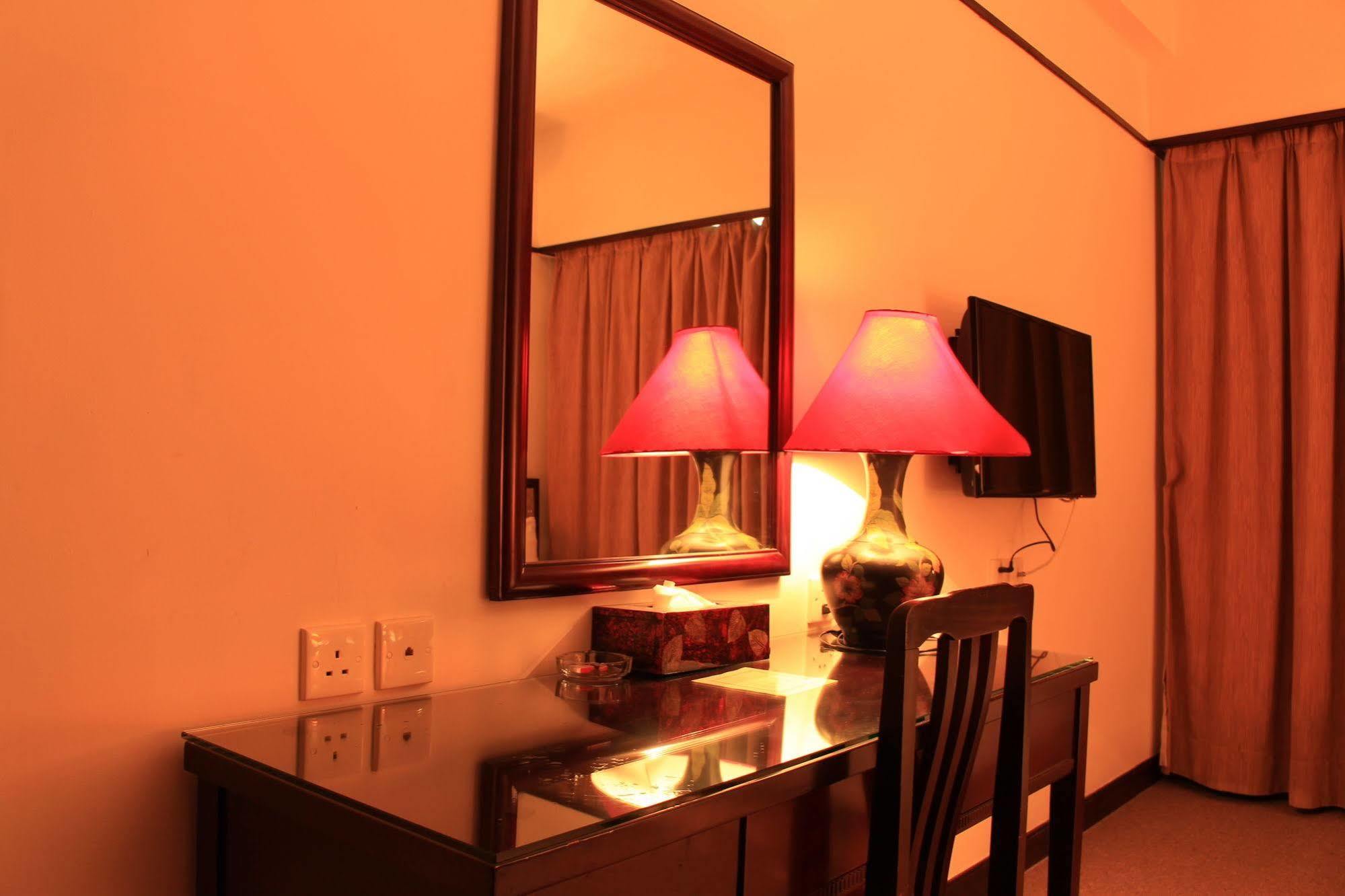 Capital Garden Hotel Hanoi Buitenkant foto