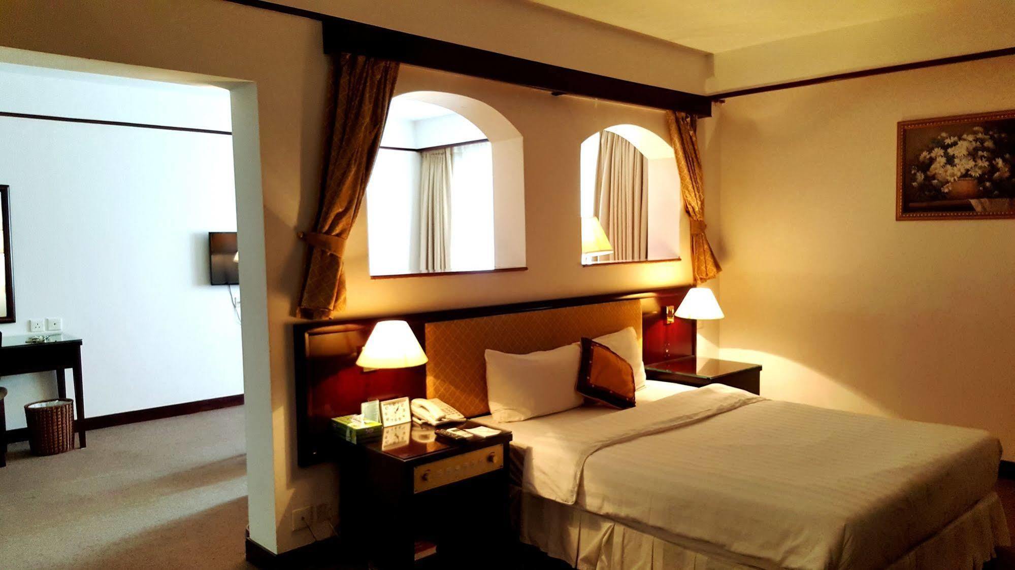 Capital Garden Hotel Hanoi Buitenkant foto